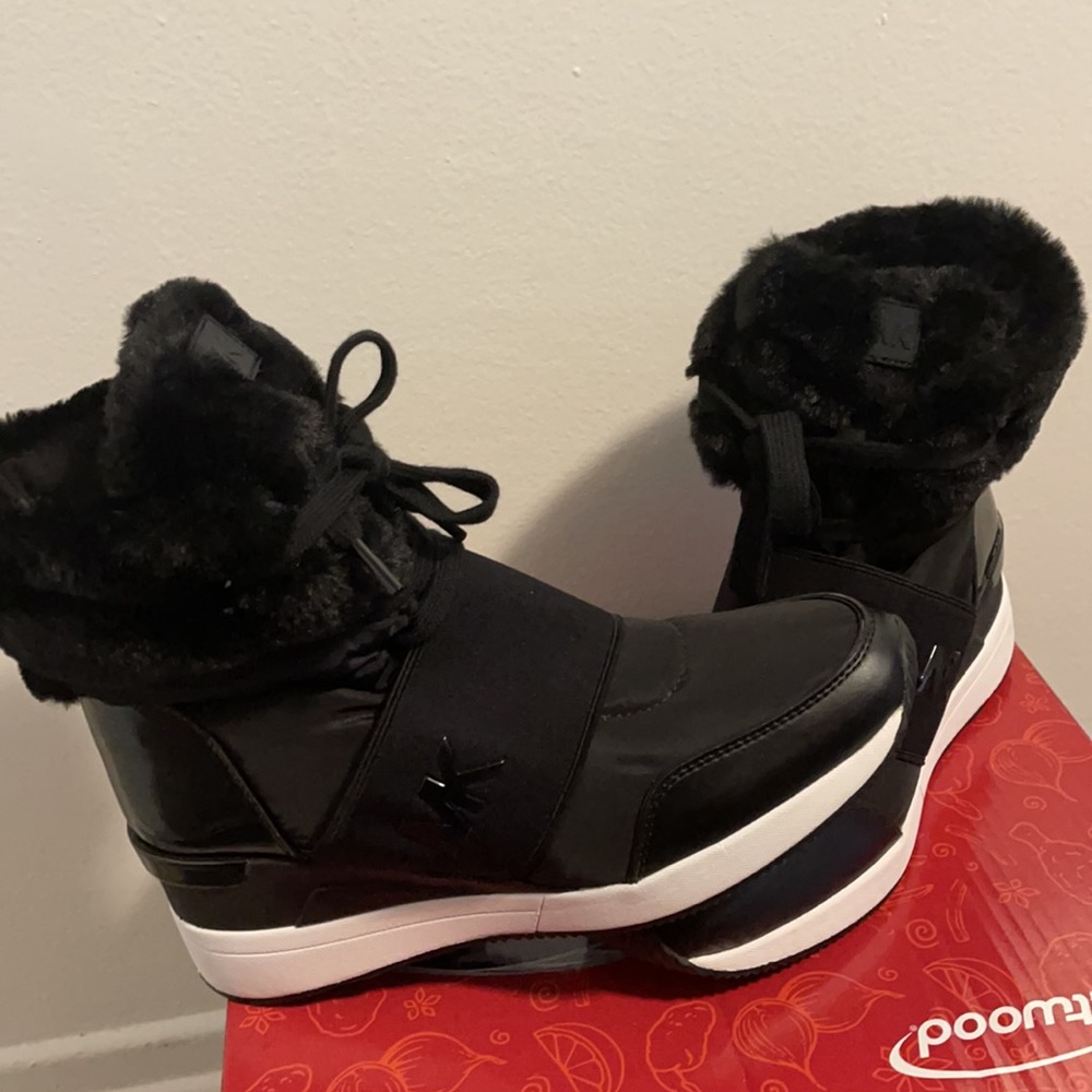 Botas - Picture 2 of 3